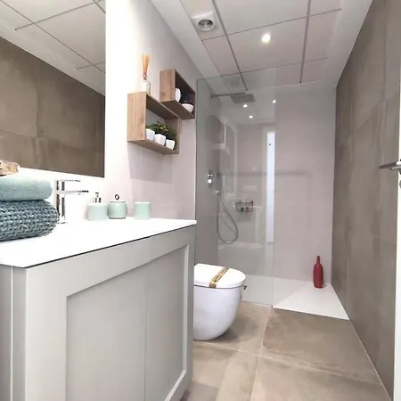 De Luxe Villa *